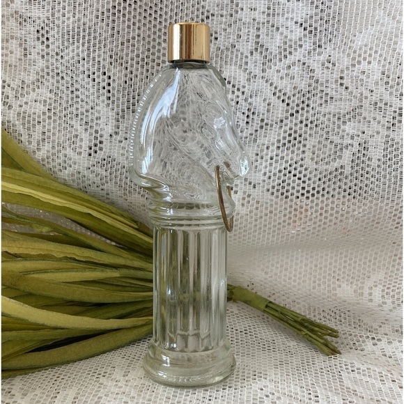 Vintage Avon Horse/Knight Chess Bottle. Wonderful condition/empty/with Box - Picture 1 of 9